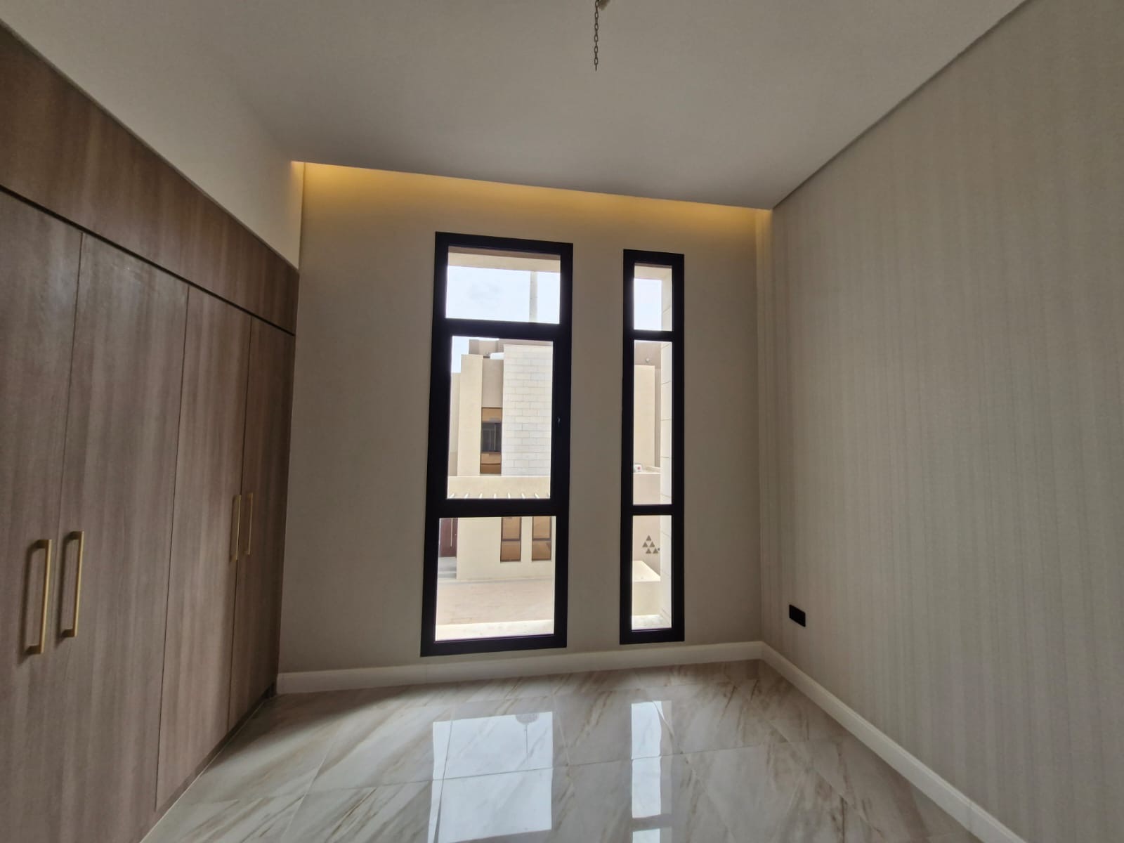 **Modern Luxury Villa for Rent in "Etual Roshan" Project – Signed by Elie Saab** 🏡✨  